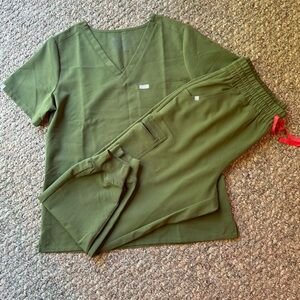 Figs scrub set *a few picks on pants* size L. Dark olive